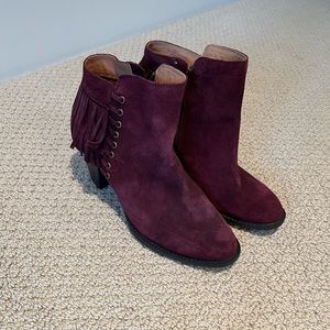 Women’s size 8 heeled boot Sofft. Soft doles. Maroon purple with side fringe